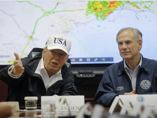 Ông Trump bị đối nội, đối ngoại bao vây