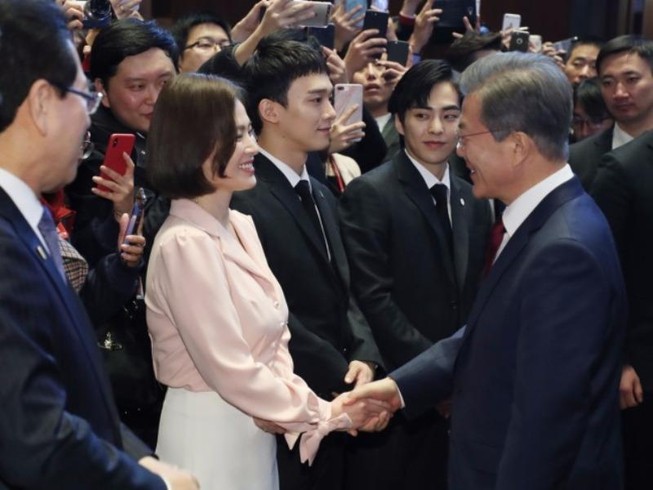 Tổng thống Hàn mang theo dàn nghệ sĩ hùng hậu thăm TQ