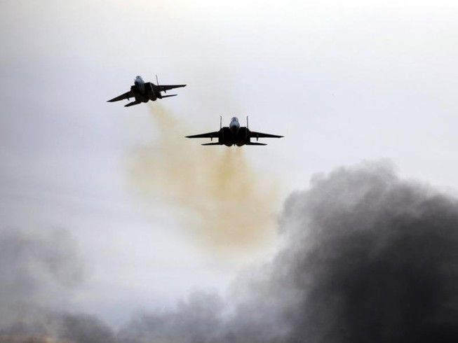 Bị dội tên lửa, Israel không kích đáp trả Hamas