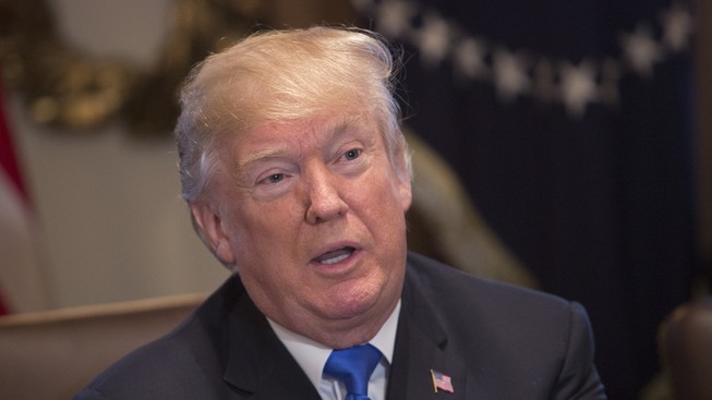 Ông Trump chỉ trích Iran, Pakistan đầu năm 2018