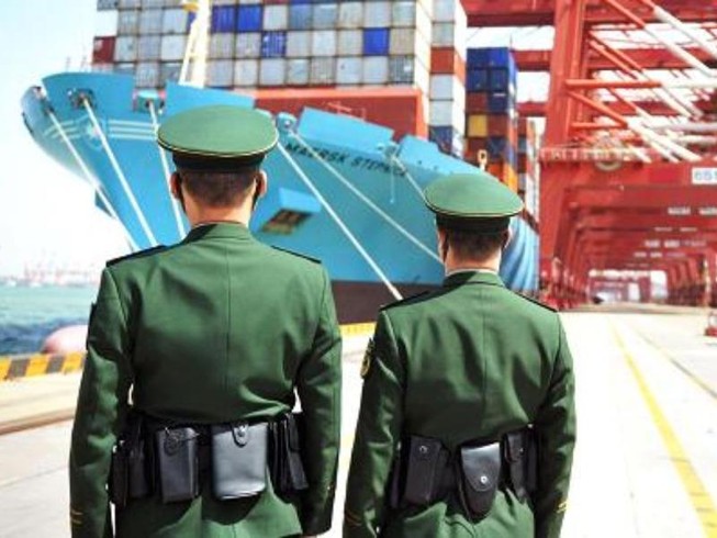 Ông Trump duyệt đánh thuế lên 50 tỉ USD hàng Trung Quốc
