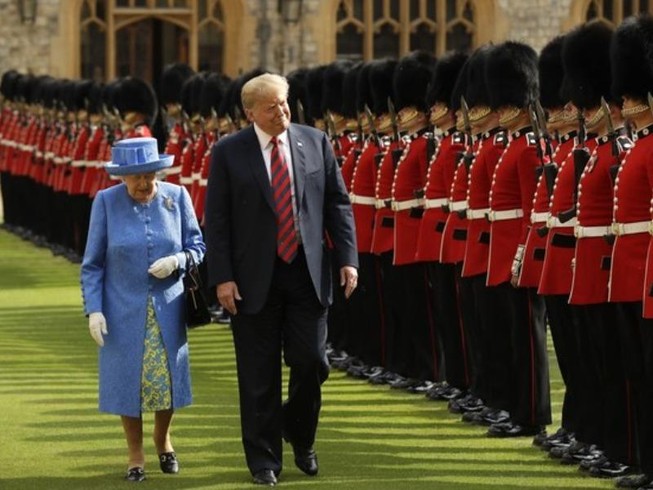 Ông Trump ấn tượng về nữ hoàng Elizabeth
