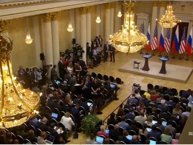 Báo chí mòn mỏi đợi hai ông Trump-Putin