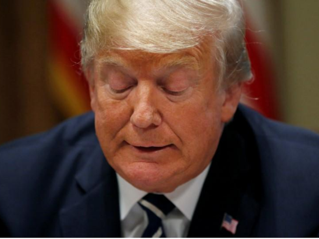 Sau thượng đỉnh với ông Putin, ông Trump càng biện hộ càng rối