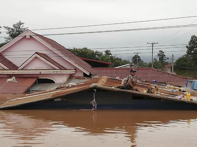 24 giờ vật lộn sửa chữa trước khi đập thủy điện Lào vỡ
