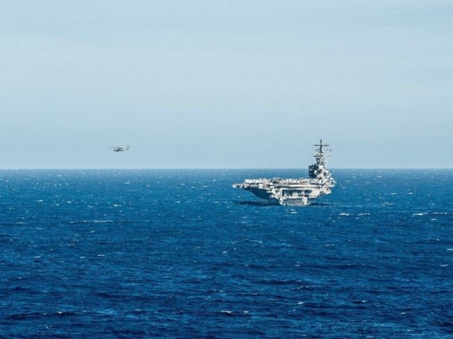 Trực thăng MH-60 rơi trên tàu sân bay USS Roanld Reagan của Mỹ