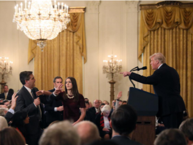Cố tranh luận với ông Trump, nhà báo CNN bị cấm vào Nhà Trắng