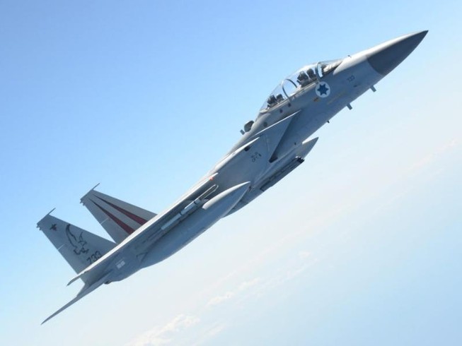 F-15 của Israel bung nắp buồng lái ở độ cao hơn 9.000m 