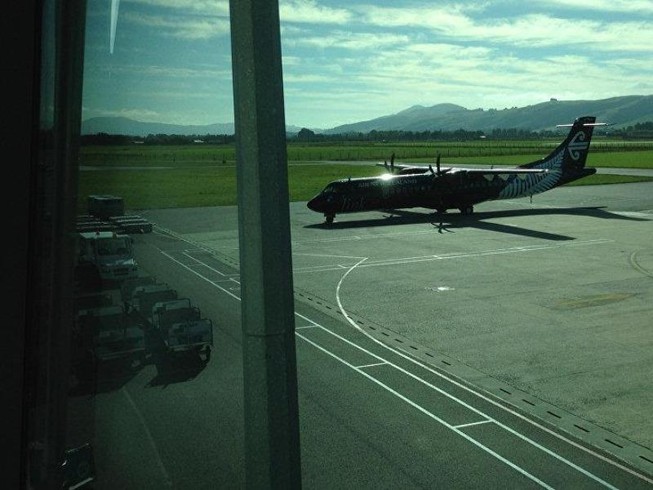 New Zealand đóng cửa sân bay vì gói hàng khả nghi