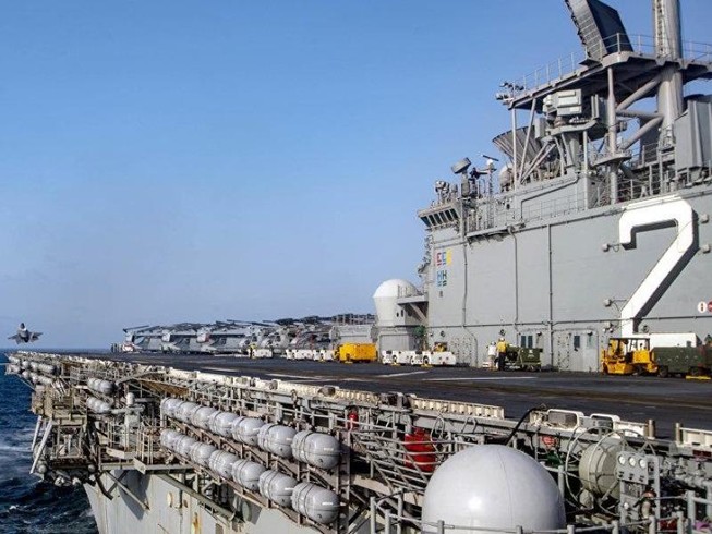 Tàu đổ bộ tấn công Mỹ chở 10 chiếc F-35B đi qua biển Đông