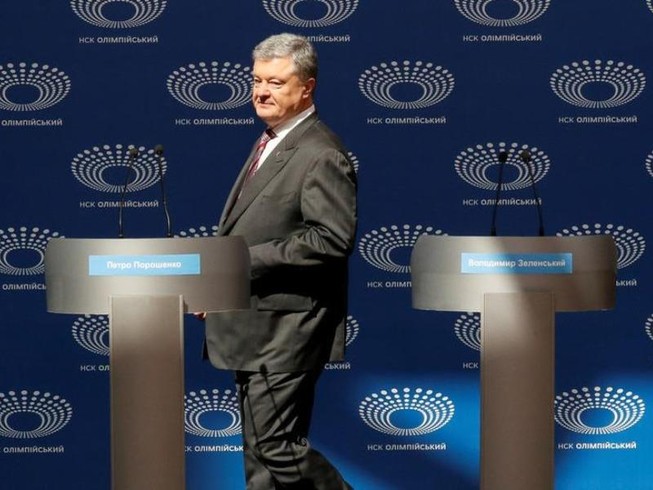 2 lần ông Poroshenko lẻ loi tranh luận vì ông Zelenskiy làm lơ