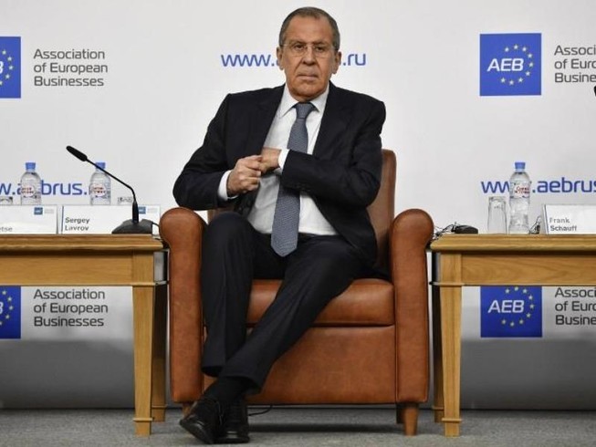 Ông Lavrov: Mỹ nên bỏ kế hoạch hạ bệ ông Maduro