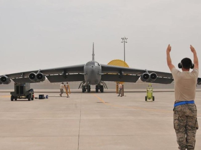 Mỹ đưa 4 máy bay ném bom B-52 đến Qatar phòng Iran tấn công