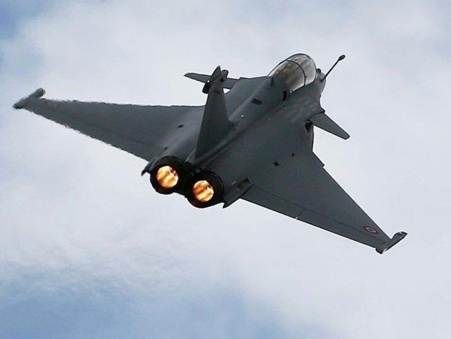 Tập trận, 7 chiếc Rafale-Pháp hạ cánh khẩn cấp ở Indonesia