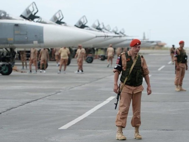 Khủng bố bắn 17 tên lửa đến căn cứ Hmeimim của Nga ở Syria