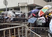 Cảnh sát Hong Kong tuyên bố 'tình trạng bạo động'