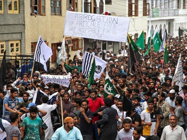 Được Trung Quốc ủng hộ, Pakistan nói sẽ đưa vụ Kashmir lên LHQ