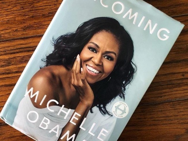 Ông Trump đề nghị điều tra chuyện viết sách của vợ chồng Obama