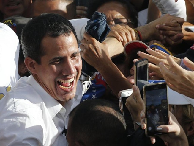 Mỹ duyệt chi hàng trăm triệu USD cho lực lượng ông Guaido