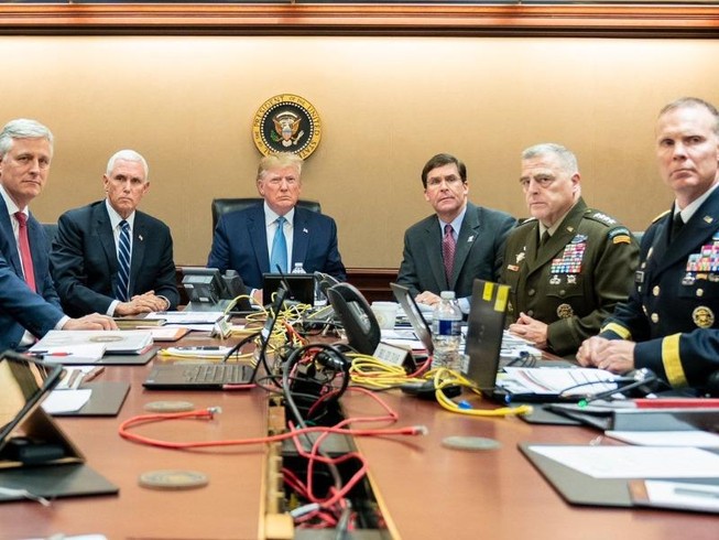 So sánh ảnh ông Trump, ông Obama quan sát giết trùm khủng bố