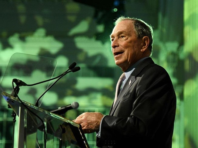 Tranh cử trễ, ông Bloomberg làm gì để bắt kịp đối thủ?