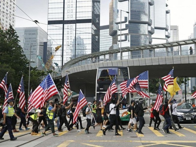 Trung Quốc triệu đại sứ Mỹ, cảnh cáo 'hậu quả’ về Hong Kong