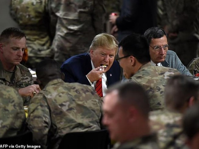 Hình ảnh chuyến đi bí mật của ông Trump đến Afghanistan