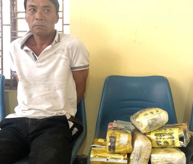 Vừa xuống xe, nghi can mang 6 kg ma túy đá bị bắt giữ