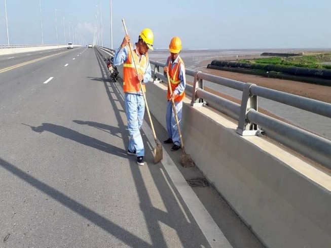 Cầu vượt biển dài nhất Việt Nam nghi bị rải đinh liên tiếp