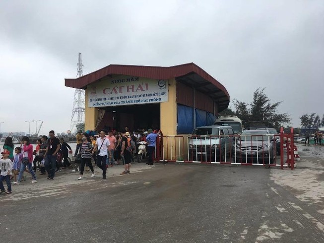 Bắt quả tang nhân viên bến phà ở Hải Phòng quay vòng vé