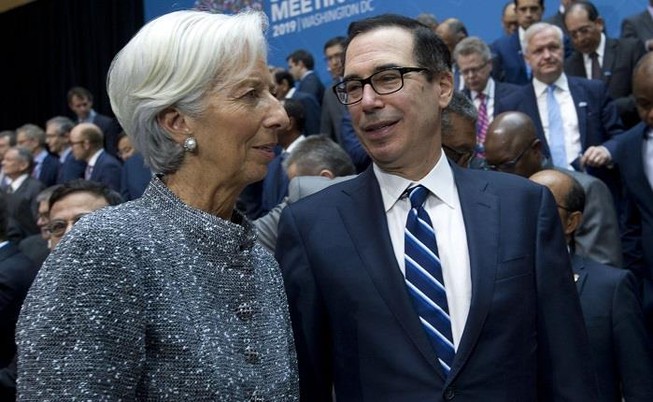 Bộ trưởng Mnuchin nói chuyện với giám đốc IMF Lagarde - Ảnh: AP