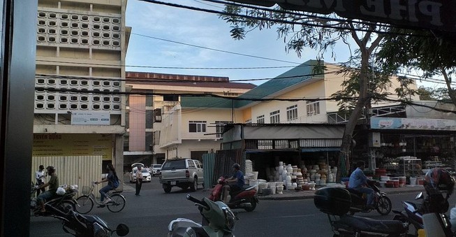 Giày Sài Gòn: Còn 6 người, giữ đất vàng 10.000 m2 nhưng vẫn lỗ