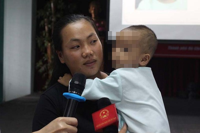 Viêm xoang không chữa, bé 16 tháng suýt bị mù