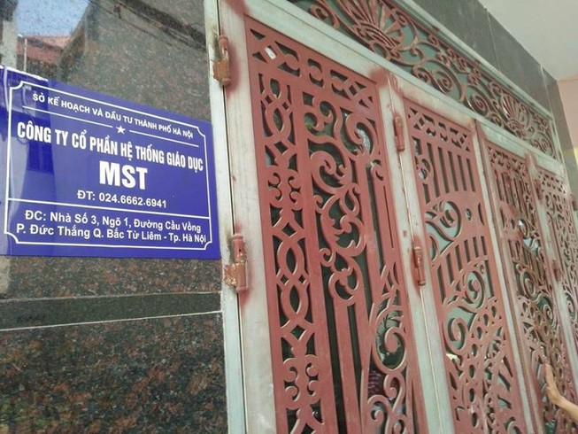 Cô giáo Anh văn chửi ‘người óc lợn’ chỉ đưa ra bằng kế toán