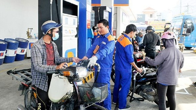 Giá xăng A95 giảm sốc hơn 1.000 đồng/lít từ chiều nay