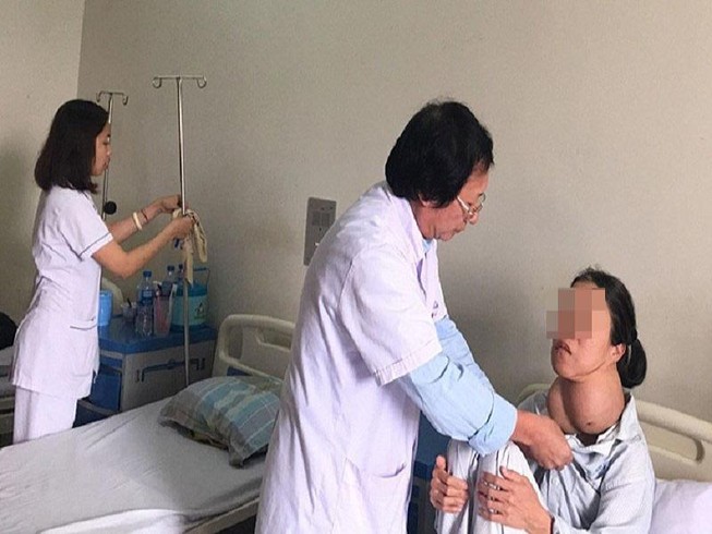 'Hô biến' khối u khủng đeo bám người phụ nữ suốt 20 năm