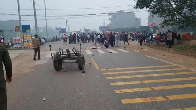 Xe khách đâm đoàn đưa đám ma: 5 người chết, 3 người bị thương