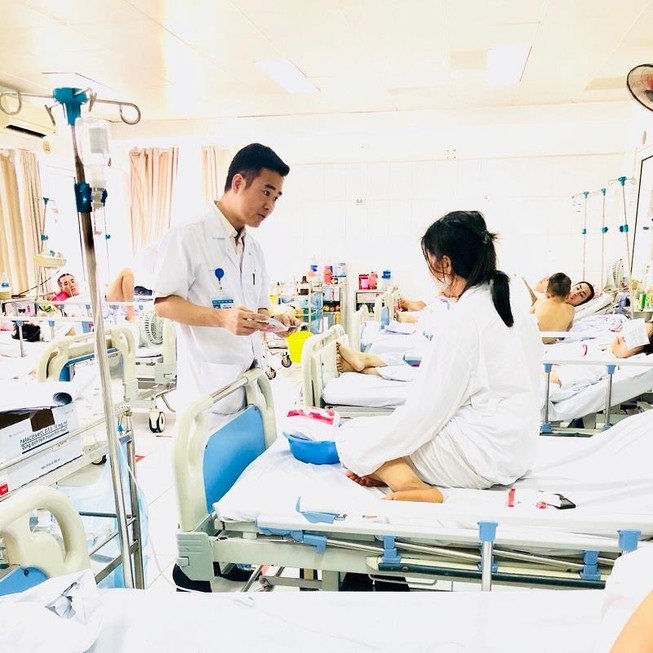 Sập giàn giáo công trường, nữ công nhân đứt gần hết cổ