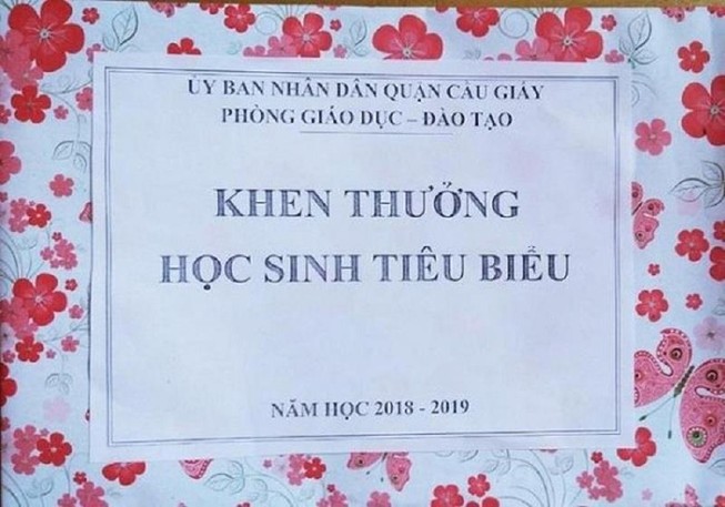 Phòng GD&ĐT nói về vụ phần thưởng chỉ là 1 tờ giấy màu xanh