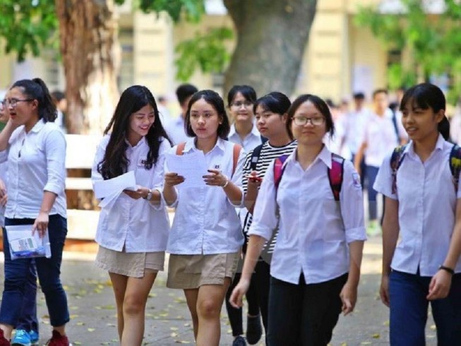 Đề Văn THPT chuyên Khoa học Tự nhiên ở Hà Nội vừa sức