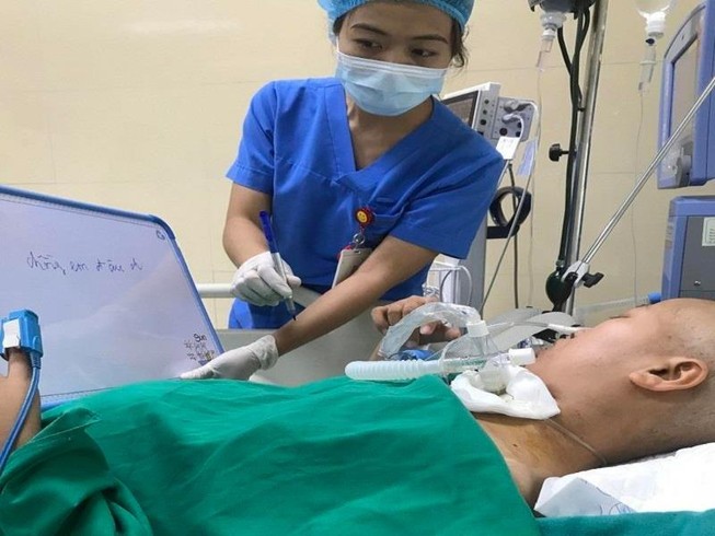Người mẹ ung thư nỗ lực sinh con bất ngờ tỉnh lại
