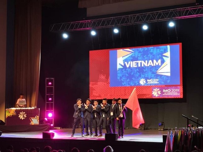 Đoàn Việt Nam giành 2 Huy chương vàng Olympic Toán quốc tế