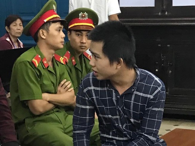 Tòa xử vụ con bị hiếp dâm phát hiện mẹ cũng là nạn nhân