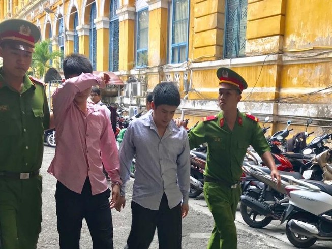 Kỹ thuật viên máy ATM làm giả thẻ rút trộm tiền