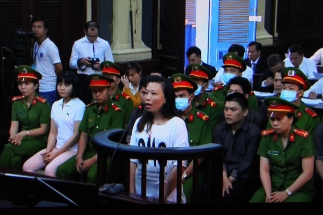 Xử nhóm khủng bố đặt bom xăng các nơi công cộng