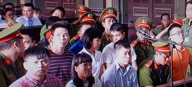 1 bị cáo trong nhóm khủng bố nộp 5 triệu mong được giảm án