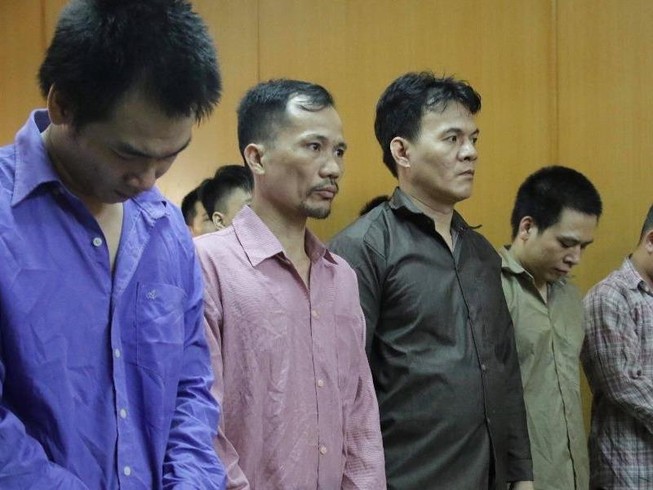 Băng bảo kê mại dâm nam chuyển giới lãnh án
