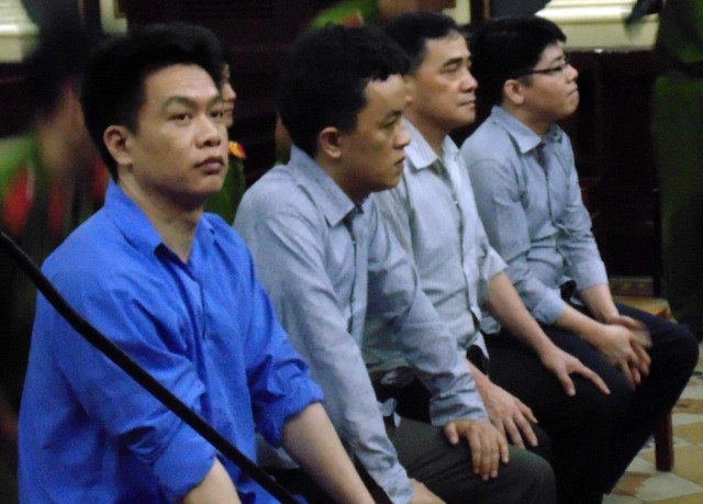 Vụ buôn lậu xe Việt kiều, hai cán bộ công an bị xét xử