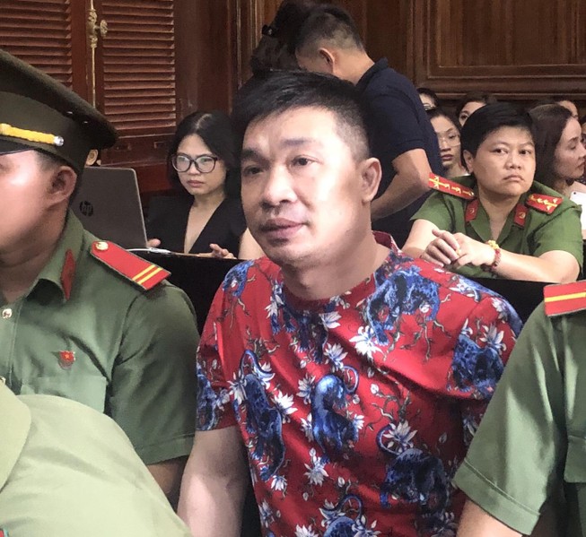 Ông 'trùm' Dương thuê xe sang, mượn tiền cha mẹ mua nhà