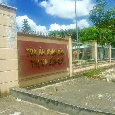 Toà chưa quyết vụ đòi nợ tại quán cà phê